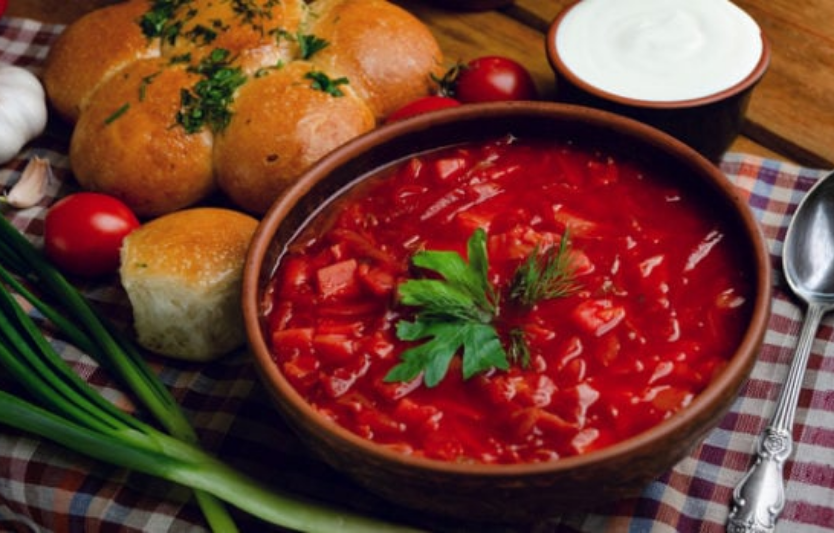 Розповідь про український борщ: страва, що об’єднує націю