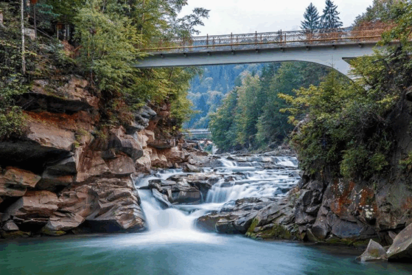 Яремче — що подивитись у серці Карпат